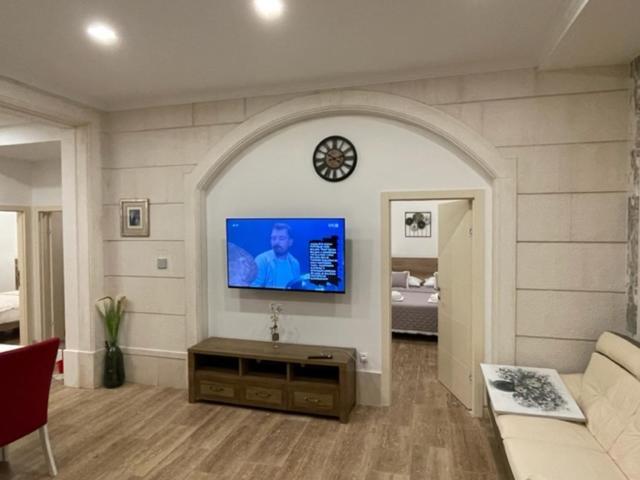 Villa Luce Mit Pool 马卡尔斯卡 外观 照片