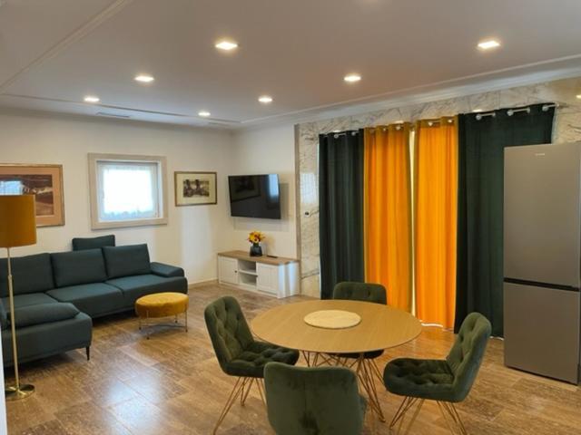 Villa Luce Mit Pool 马卡尔斯卡 外观 照片